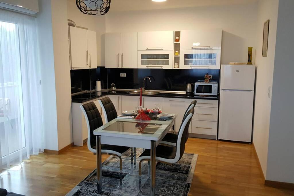 Fantasy Apartment Tuzla Exterior photo